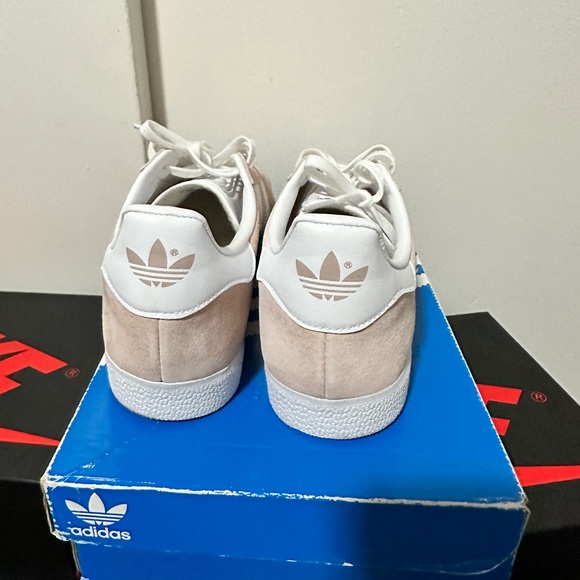 Adidas gazelle sz 9 - Picture 2 of 4